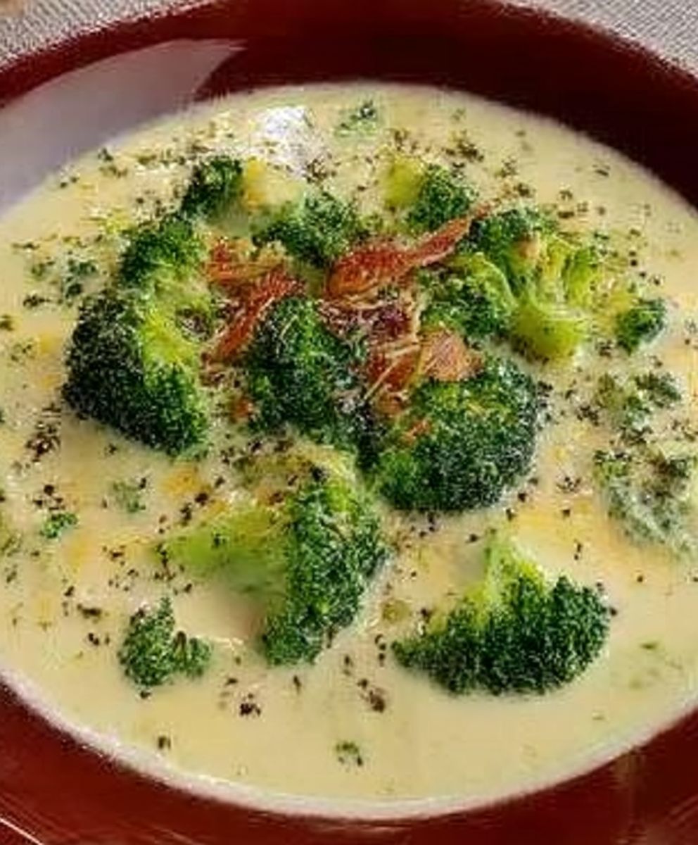 Rezept für cremige Brokkoli-Cheddar-Suppe 🥦🧀 – Einfach, wohltuend und köstlich für jede Jahreszeit image 2